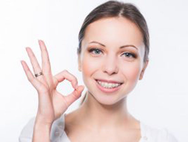 Featured image for “Phoenix Dentist Compares Invisalign to Braces”