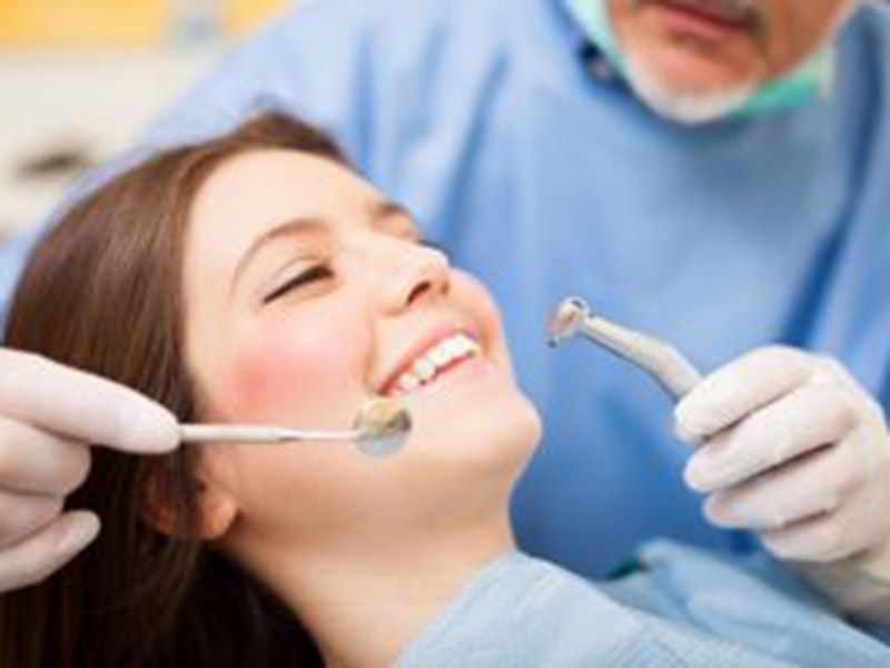 Featured image for “Phoenix Dentist Offers Advice for Patients Experiencing a Dental Emergency, Such as Broken Crowns”