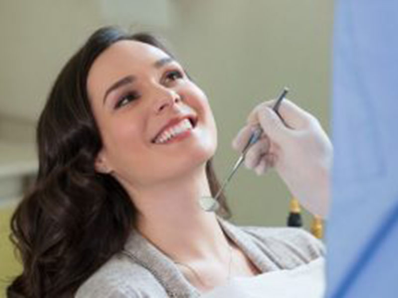 Featured image for “Phoenix Dentist Can Help You Fight the Signs of Aging With Cosmetic Dentistry”