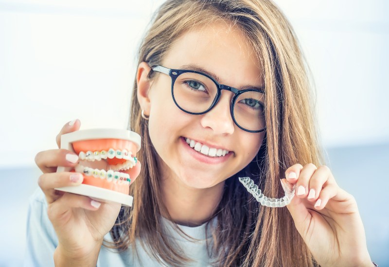 The Difference Between Clear Braces and Clear Aligners